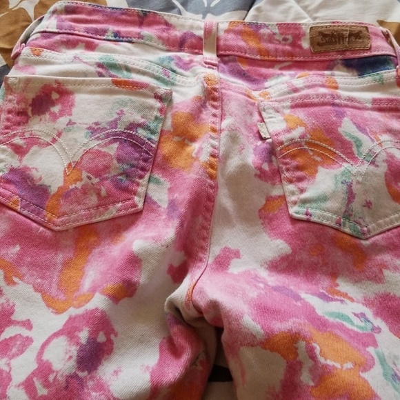 Levi's - Picture 2 of 4